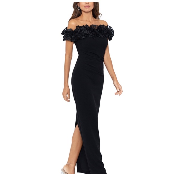 Black gown - Picture 3 of 5